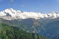Schynige Platte, v údolí Lauterbrunnen, naobzoru Jungfrau 4158 m a Mönch (4107 m)
