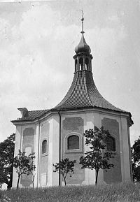 Malé Číčovice, kaple Nalezení sv. Kříže v r. 1909 po opravě