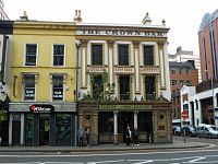 Belfast, The Crown Bar, nejslavnější hospoda v Belfastu. Stojí za návštěvu.
