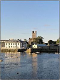 Limerick, ústí řeky Abbey a St. Mary´s Cathedral