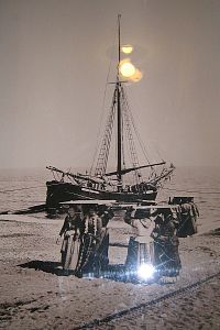 Lavagna, historické foto nakládání břidlicových desek na loď