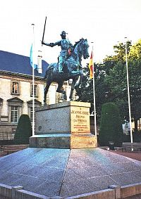 Remeš, Jana z Arku. Po porážce Angličanů sem v r. 1429 přivedla ke korunovaci krále Karla VII.