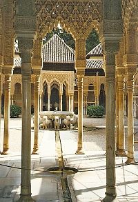 Granada, Alhambra, Palacios nazaríes - královský palác, Patio de los leones