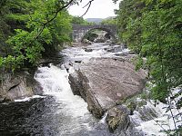 Invermoriston, Telford´s Bridge, peřeje na řece Moriston, severním přítoku jezera Loch Ness