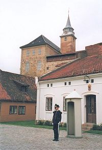 Oslo, čestná stráž na hradě Åkerhus