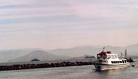 Korfu, přístav v Leikimi, pohled zpět k pevnině