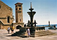 Rhodos, náměstí Eleftherias, kostel Evangelismos, u vjezdu do přístavu