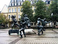 Luxembourg, Place du Théatre, sousoší Saltimbanques