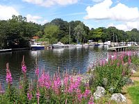 Antrim, marina v ústí řeky Six Mile Water do jezera Lough Neagh