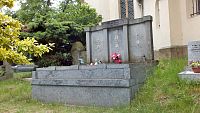 Černovičky, hřbitov, společný hrob obětem II. světové války