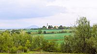 Dřetovice, Sv. Václav, od západu (od silnice D7)