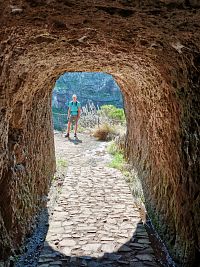 tunel cestou na Pico Ruivo