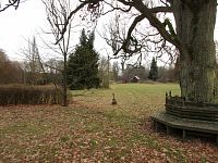 park okolo zámečku