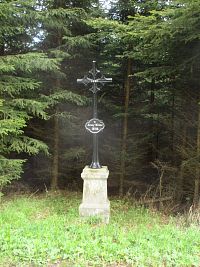 Milcův kříž: Památka lesní nehody poblíž Roubenky