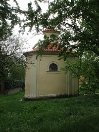 Kaple sv. Michala: barokní kaplička u Pernikářky