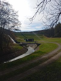 Vodní nádrž Suchomasty: rybářský ráj u Králova Dvora