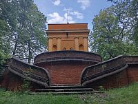 Loreta - zadní schodiště