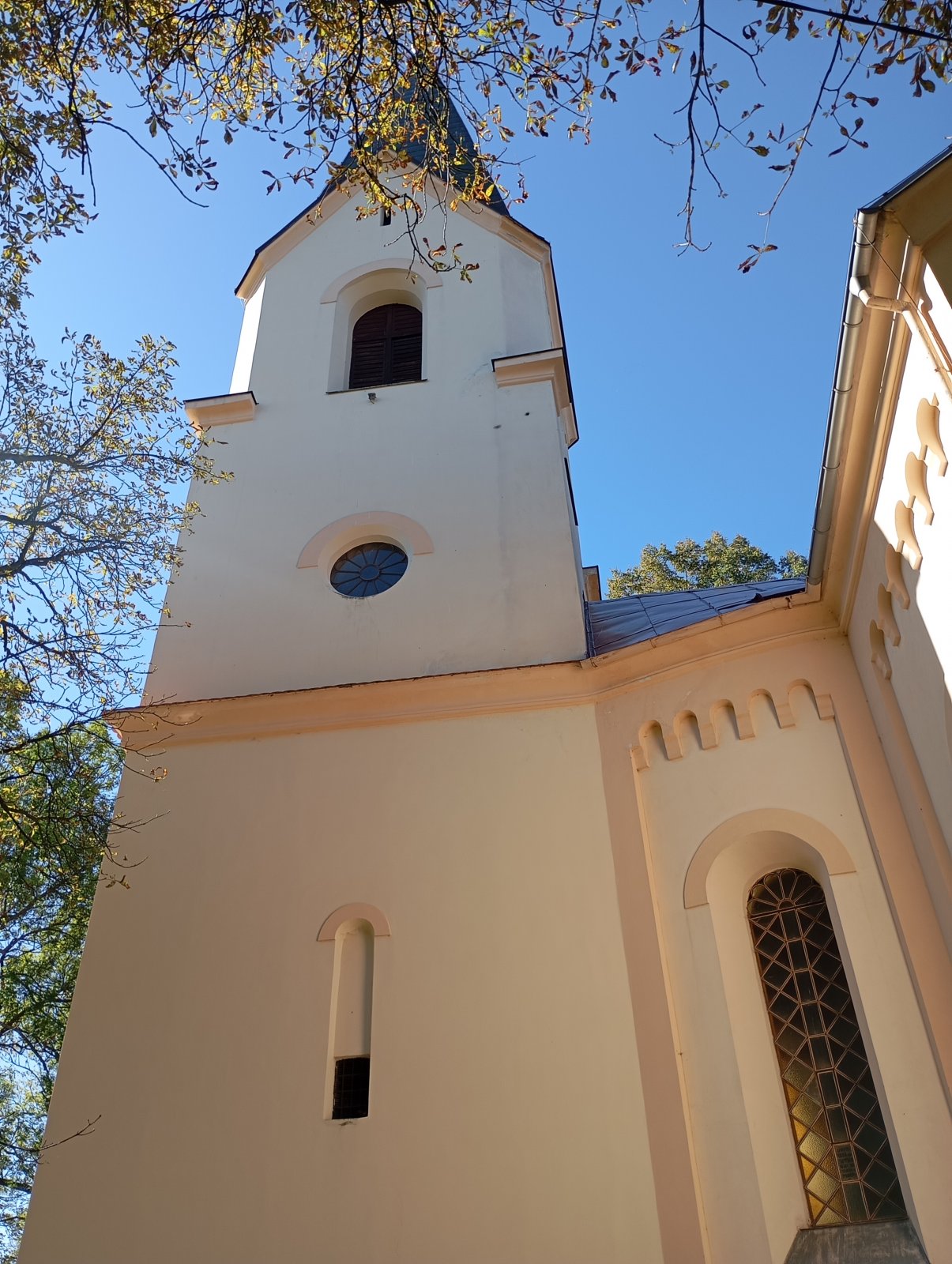 Hluboš: kostel Nejsvětější Trojice
