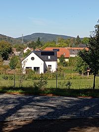 výhled od kostela směrem na Plešivec