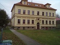 Škola v Dolních Hořicích.