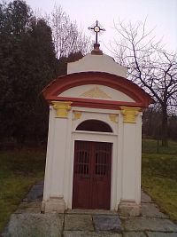 Další kaplička v Proseči.Tato leží u silnice k N. Cerekvi.