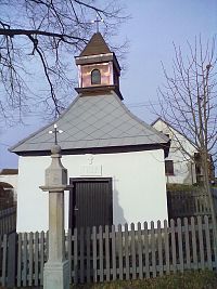Kaplička se zvoničkou ve Zlátence z roku 1822.