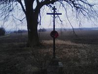 1. křížek u silnice za Pacovem.