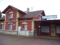 16. Ještě jedna železnice, jen jiná budova a jiné vlaky. Trať Tábor - Horní Cerekev je plnorozchodná. Byl a otevřena roku 1888, dlouhá je přes 69 km.