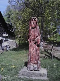 21. Dřevěná socha poutníka na Křemešníku z roku 2010.