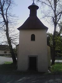 4. Kaplička se zvoničkou z roku 1836.