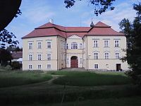 7. Proseč-Obořiště. Roku 1757 přestavěný z původní tvrze na barokní zámek. Dnes Domov pro seniory.