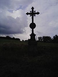 3. Křížek na mezi na kraji Horních Hořic.