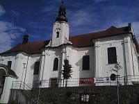 6. Kostel sv. Martina z druhé strany.  Vystavěn na místě staršího svatostánku zmiňovaného v roce 1348