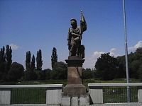 41. Most Karla Burky, socha sv. Floriana od Ignáce (Michala) Platzera mladšího.