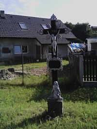 1. Křížek v Horních Hořicích.