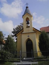 25. Kaple se zvoničkou v Lovčicích.