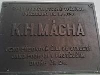 6. Pamětní deska na K.H. Máchu a jeho rod, který odtud pocházel.