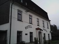 24. Hotel Miskov v Myslkově. Původně sloužil jako obecní škola.
