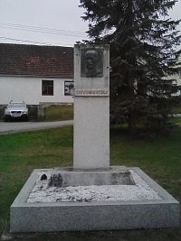5. Masarykův pomník.