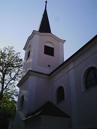 15. Barokní kostel Nejsvětější Trojice v Nadějkově byl na místě kaple sv. Anny vystavěn  v letech 1616 - 1628.