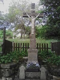 33. Kamenný kříž na Kvašťově z roku 1873.