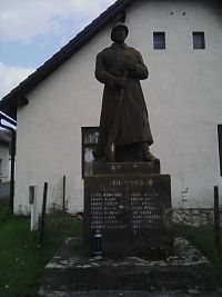 61. Pomník obětem světové války ve Vrcholtovicích.