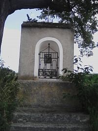 65. Výklenková kaple směrem k Jiřeticím.