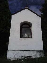 3. Výklenková kaplička ve Veletíně.