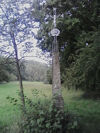 25. Kříž u křižovatky z roku 1860