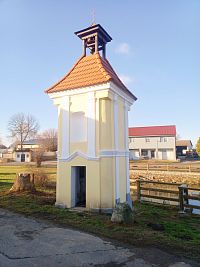 7. Zvonička se soškou sv. Vojtěcha v Nedrahovicích