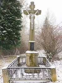 1. Kříž z roku 1903 u Pilského rybníka v Jetřichovicích