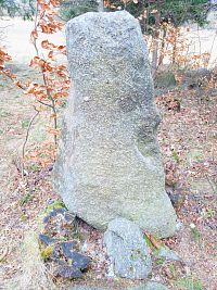 6. Známý veletínský menhir, V1