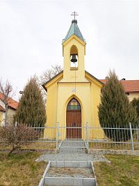 35. Zvonička v Lovčicích, první písemná zmínka o vesnici pochází z roku 1520