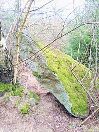 45. Snad opřený dolmen